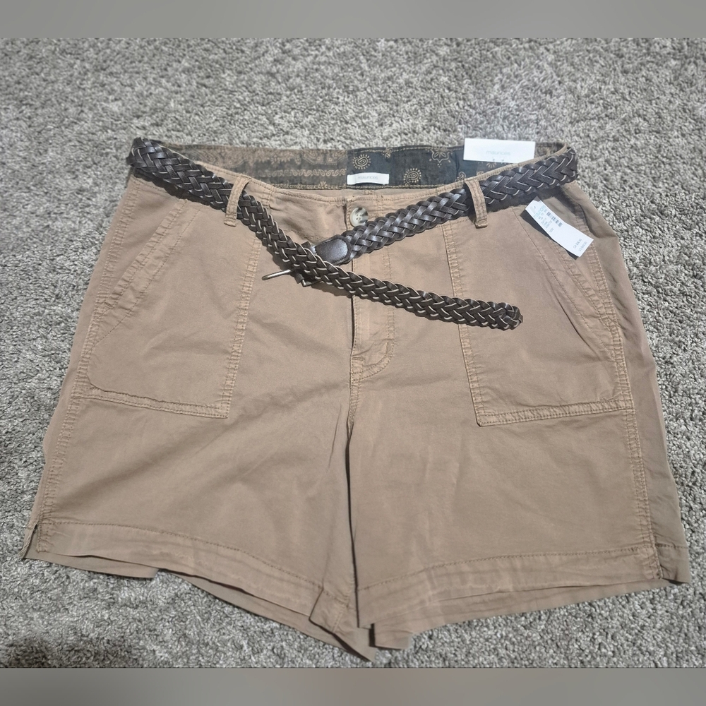 NWT Maurices Women’s 16W Brown Shorts Midrise 5” Inseam w/Brown Belt  Pockets